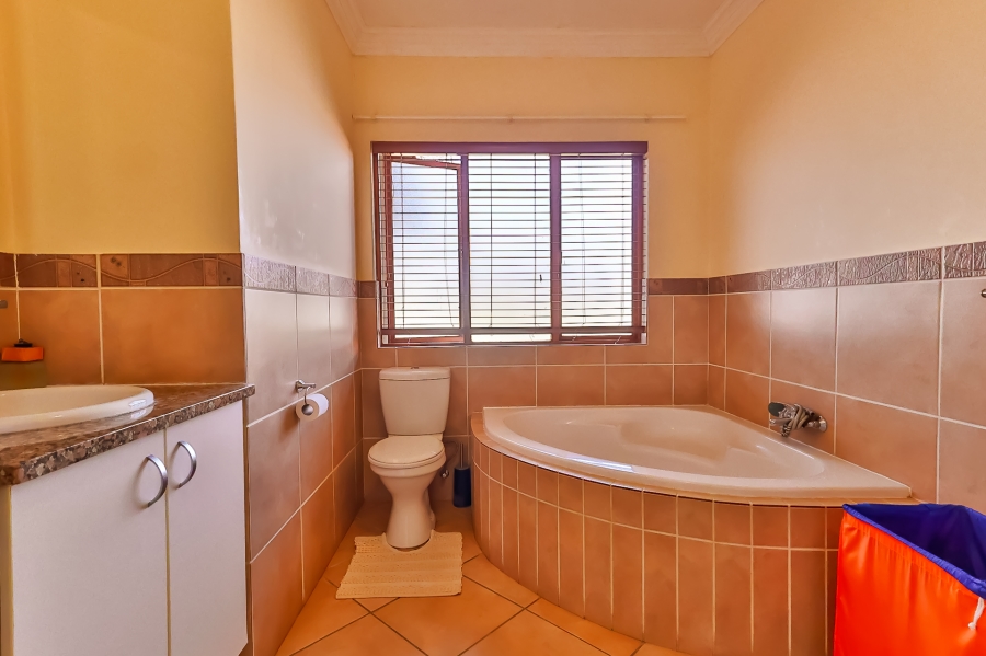 3 Bedroom Property for Sale in The Coves North West